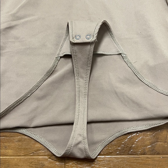 NWT Abercrombie & Fitch Brown Bodysuit - Picture 2 of 4